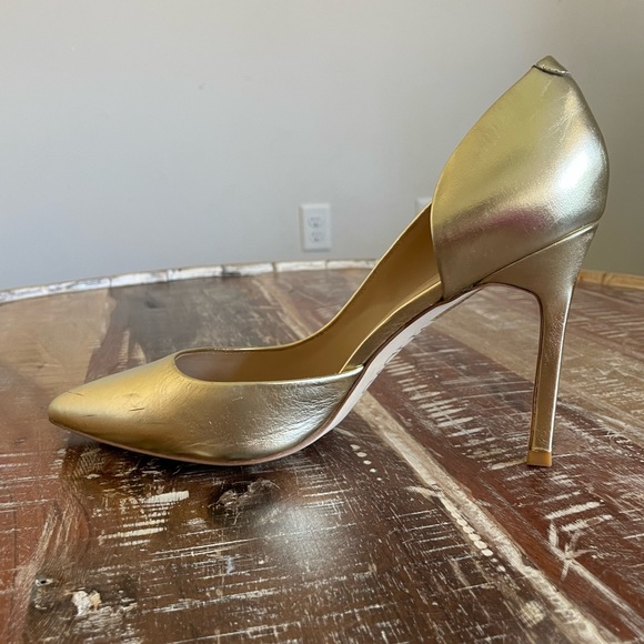 Barely worn Sasha New York heels in gold - Picture 5 of 7